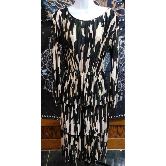 Dresses & Skirts - Truth by Republic Camo Tiered Midi Dress